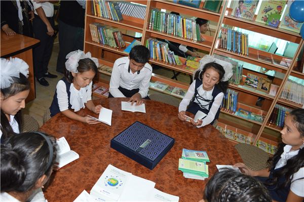 대우인터내셔널은 8일 국제개발 협력단체인 ‘프렌드아시아’와 함께우즈베키스탄 페르가나(Fergana)주 타쉴락(Tashlak)7번학교의낙후된 도서관에 대한리모델링 작업을 마치고 개관식을 개최했다.