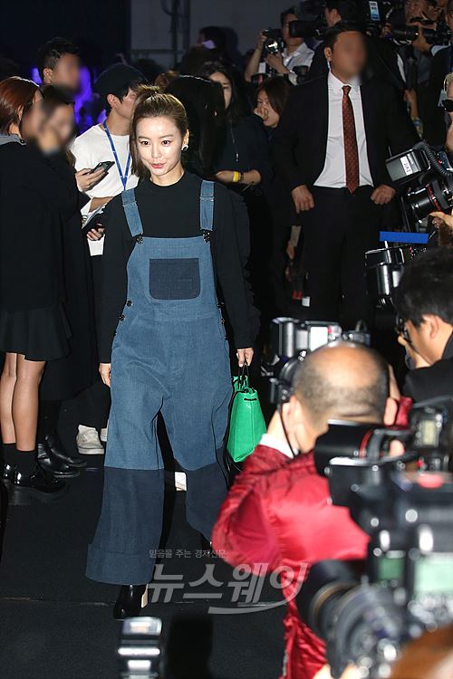 '2016 S/S 헤라 서울패션위크 프리마돈나' 정유미. 사진=최신혜 기자 shchoi@newsway.co.kr