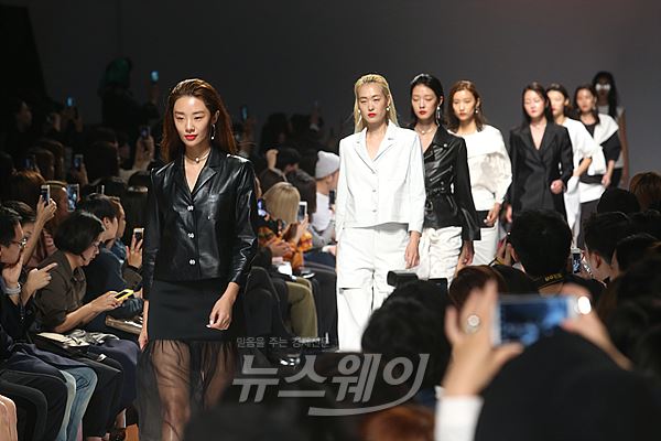 ‘2016 S/S 헤라 서울패션위크 프리마돈나’. 사진=최신혜 기자 shchoi@newsway.co.kr