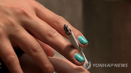 20대 여성들이 10명 중 1명꼴로 흡연을 하고 있는 것으로 나타났다. 사진=연합뉴스 제공
