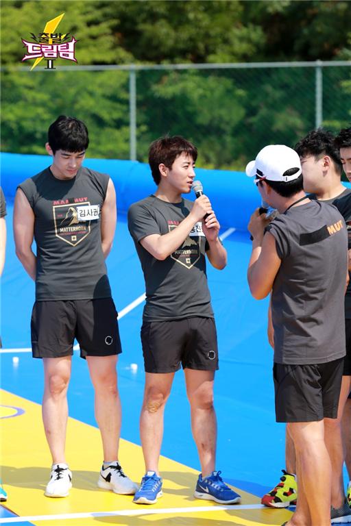 홍진호가 대한민국 대표 머슬남들의 무릎을 꿇게 만들었다. / 사진 = KBS2 '출발드림팀2'