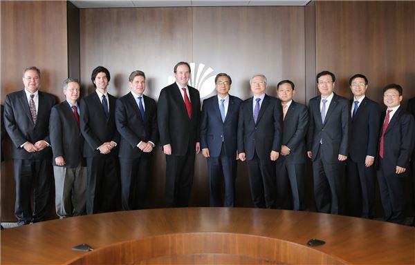 대우인터내셔널은 22일 인천 송도에서 케빈 J. 울프(Kevin J. Wolf) 미 상무부산업안보국(BIS) 차관보 일행과 전략물자 수출관련 협의를 진행했다.