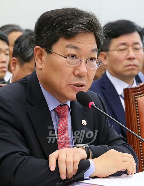 윤상직 산업통상자원부 장관. 사진=뉴스웨이DB