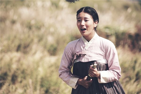 ‘도리화가’ 수지, 화장 벗고 남장까지···스틸컷 공개 기사의 사진