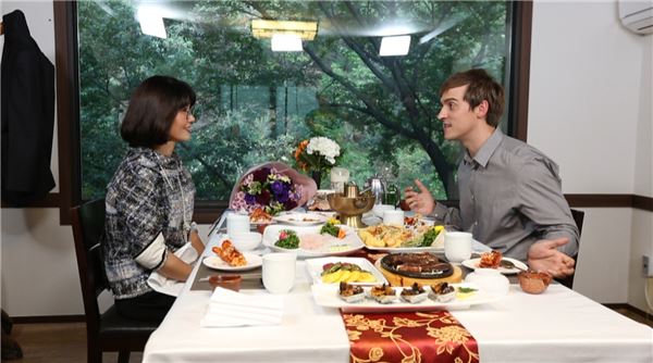 JTBC ‘님과 함께2’ 송민서의 어머니가 기욤에게 “한우 먹으러 와라”며 마음을 열었다. / 사진 = JTBC