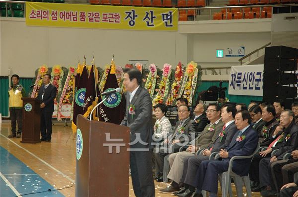주영순 의원이 축사 후 발언기회를 얻어 잠시 발언을 통해 그 동안의 불미스러운 일에 사과 의사를 밝혔다.