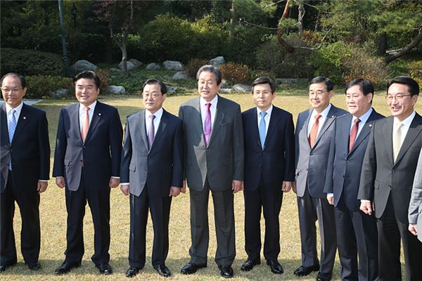 3일 삼청동 총리공관에서 열린 고위 당정청 협의회에서 참석자들이 기념촬영을 하고 있다. 사진=새누리당 제공