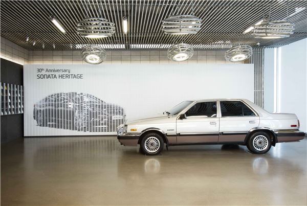 현대자동차가 이달 4일부터 다음달 6일까지 현대모터스튜디오(서울시 강남구 소재)에서 쏘나타 출시 30주년 기념 전시회 ‘쏘나타 헤리티지(SONATA HERITAGE)’를 열고 쏘나타가 지난 30년간 만들어온 이야기를 전한다고 5일 밝혔다.