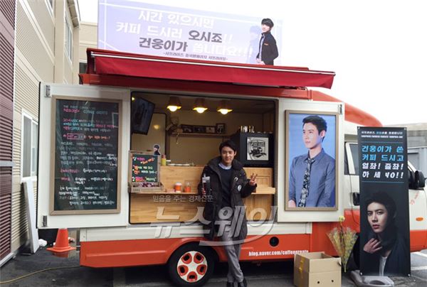 드라마 ‘유일랍미’ 촬영 현장에 유일의 중국 팬페이지에서 커피차를 보냈다. / 사진 = 지담