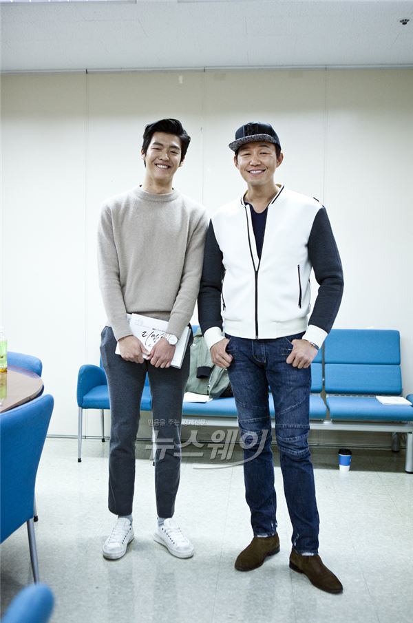 SBS '리멤버' 박성웅이 아역과 함께 찍은 ‘도플갱어 투샷’을 공개했다/ 사진제공=로고스 필름