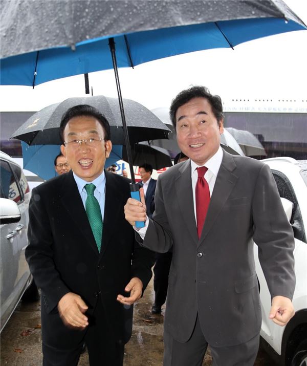 김관용 경북지사,  '남도음식문화큰잔치' 방문 기사의 사진