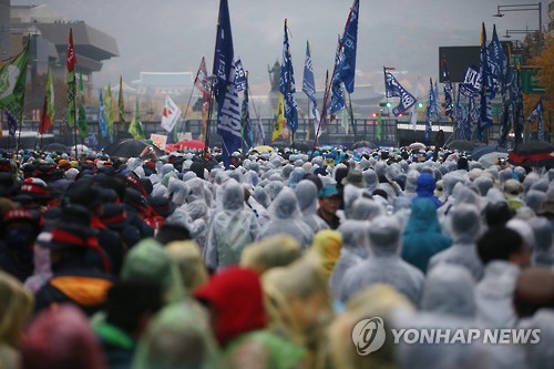 14일 오후 광화문 일대에서 진행된 민중총궐기 투쟁대회 모습. 사진=연합뉴스