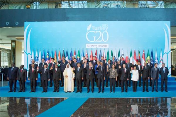 터키에서 열린 G20 정상횡의에서 각국 정상들이 한 자리에 모여 사진촬영을 하고 있다. 사진=청와대 제공