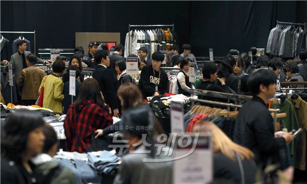 ‘K-세일데이’ 드디어 개막···백화점·마트 등 파격 할인 기사의 사진