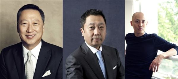(왼쪽부터)박용만 두산그룹 회장과 박정원 두산건설 회장, 박서원 오리콤 부사장