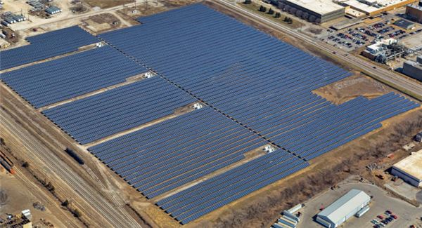 한화큐셀이 지난해 4월 미국 인디애나폴리스 메이우드에 건설한 태양광 발전소. 사진=뉴스웨이 DB