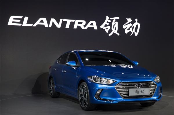 2015 광저우 모터쇼에서 최초로 공개된 중국형 신형 아반떼. 사진=현대자동차 제공