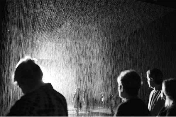‘더 현대 프로젝트’ 2015년 전시작인 아티스트 그룹 랜덤 인터내셔널(Random International)의 작품 ‘Rain Room’. ‘Rain Room’, ⓒ Random International, 2013, The Museum of Modern Art, New York, NY. 사진제공 ⓒ Random International