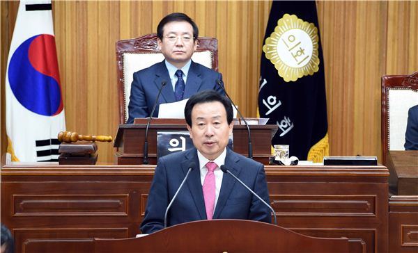 박홍률 목포시장이 23일 제323회 목포시의회 제2차 정례회 2016년 예산안 제출에 따른 시정연설을 하고 있다.