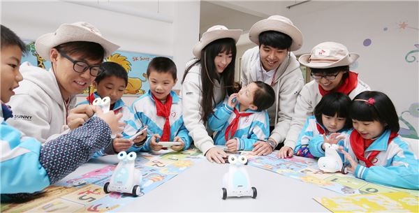 SK행복나눔재단이  중국 사천 ‘SK행복소학교’에서 오는 29일까지 글로벌 해피노베이터 캠프 실시한다. 사진=SK행복나눔재단 제공