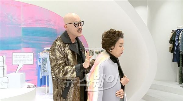 KBS2 ‘나를 돌아봐’ 김수미가 박명수, 유재환과 함께 디자이너 황재근을 찾았다. 사진 = KBS2 ‘나를 돌아봐’