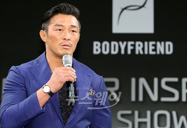 UFC 서울 추성훈과 맞대결을 펼친 알베르토 미나의 비매너 행동에 네티즌들이 뿔났다 / 사진=이수길 기자 leo2004@