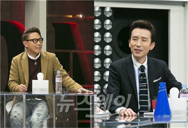JTBC ‘슈가맨’ 유희열이 윤종신으로부터 작업비를 현금다발로 받았다고 밝혔다. 사진 = JTBC ‘슈가맨’