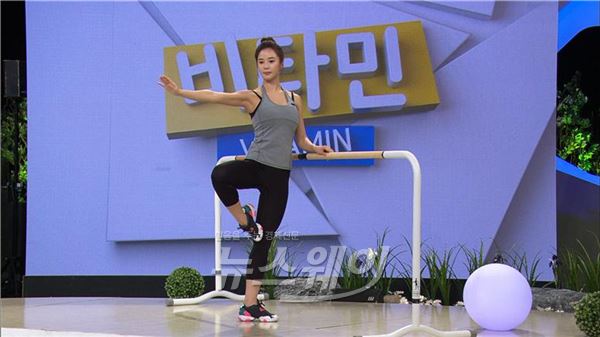 KBS2 ‘비타민’ 레이양이 발레핏 운동법을 선보였다. 사진 = KBS2 ‘비타민’