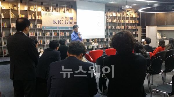 지난 4일 광주창조경제혁신센터에서 김종성 KIC-워싱턴 센터장이 참석자들을 대상으로 강의를 진행했다.
