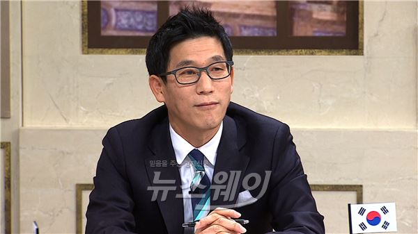 JTBC ‘비정상회담’ 진중권 교수가 테러범들을 두려워해서는 안 된다고 주장했다. 사진 = JTBC ‘비정상회담’