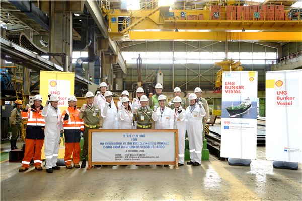 STX조선해양은 LNG벙커링선 건조 프로젝트를 성공적으로 마무리해 셸(Shell)을 비롯, 세계적 에너지 기업들의 발주가 이어질 것으로 예상되는 LNG벙커링선 건조시장을 선점하겠다는 각오다.