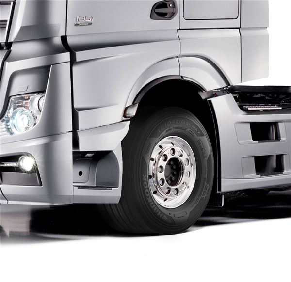 한국타이어가 유럽시장에서 메르세데스-벤츠의 프리미엄 트럭 ‘뉴 악트로스’와 ‘뉴 아테고’에 신차용 타이어 공급을 확대하며 파트너십을 강화한다. 사진=한국타이어 제공