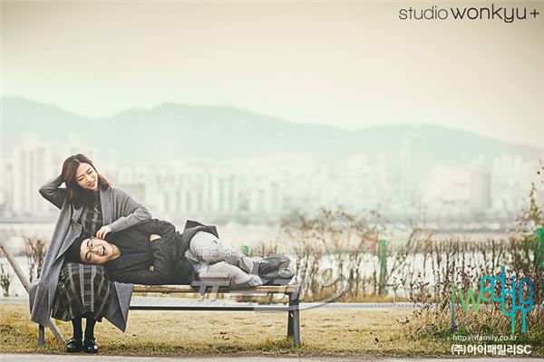 개그맨 박영진, 웨딩화보 웃음끼 빼고 신비+몽환··· 1月 품절남 합류 기사의 사진