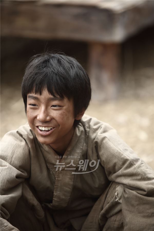영화 ‘대호’에서 인상적인 연기를 선보인 배우 성유빈에 대한 관심이 연일 뜨겁다 /사진제공= NEW