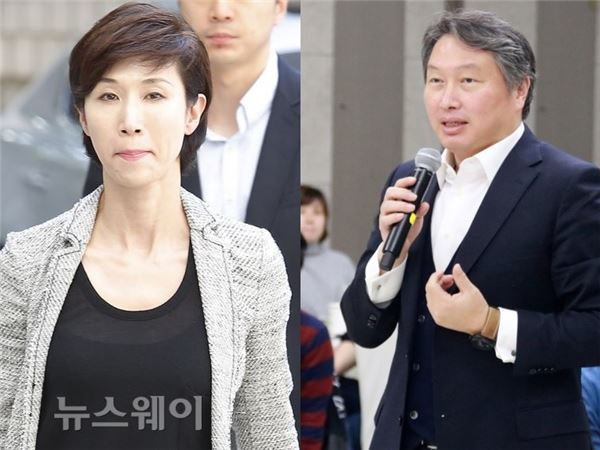 최태원 SK회장-노소영 관장, 결혼에서 이혼까지···‘재벌과 권력’의 만남 기사의 사진