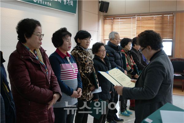 담양군은 건강한 지역사회를 만들고자 구성된 건강걷기 동호회의 왕성한 활동이 주목되는 가운데 최근 보건소 대회의실에서 ‘2015년 “두발로 竹竹” 건강걷기 사업 평가회’가 개최했다.