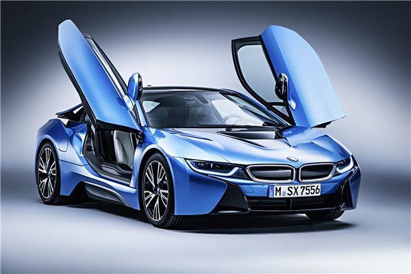 BMW 그룹 플러그인 하이브리드 스포츠카 i8이 ‘2016 올해의 차’ 시상식에서 ‘올해의 디자인’상을 수상했다. 사진=BMW 코리아 제공