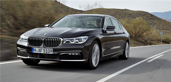 BMW 그룹 코리아가 올 1월부터 한미 자유무역협정 관세 인하분을 반영한 BMW X시리즈 가격 인하와 1월 한달 간 개별소비세 인하분을 추가 적용한 전 모델 가격 할인 프로모션을 진행한다. 사진=BMW 코리아 제공