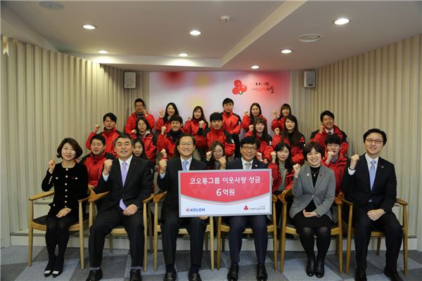 14일 코오롱그룹이 사회복지공동모금회를 찾아 불우이웃을 위한 희망나눔 성금 6억원을 기탁했다. 사진=코오롱 제공