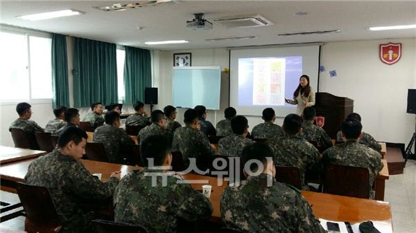 상무대 육군화생방학교 장병 68명을 대상으로 독서코칭 강좌를 지원하고 있다.