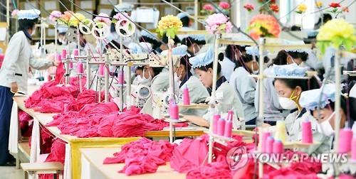 2013년 9월 개성공단에서 근로자들이 작업하고 있다. 사진=연합뉴스 제공