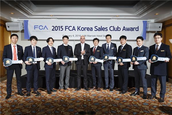 FCA 코리아는 ‘2015 세일즈 클럽 어워드’ 시상식을 개최하고 지난 해 가장 많은 판매를 기록한 총 43인의 세일즈 클럽 멤버를 발표했다. 사진=FCA 코리아 제공