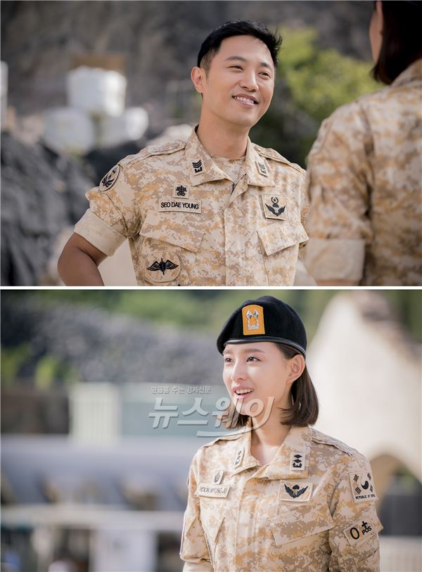 KBS2 ‘태양의 후예’의 진구, 김지원의 군인 커플샷이 공개됐다/ 사진제공= 태양의후예 문화산업전문회사, NEW  