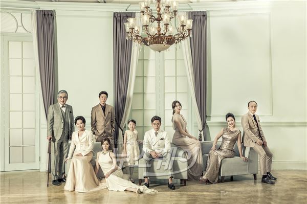 올봄 정통멜로가 온다··· ‘결혼계약’ 이서진·유이, 몽환적 포스터 공개 기사의 사진