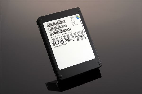 삼성전자, 세계 최초 15.36TB 서버 SSD 출시 기사의 사진