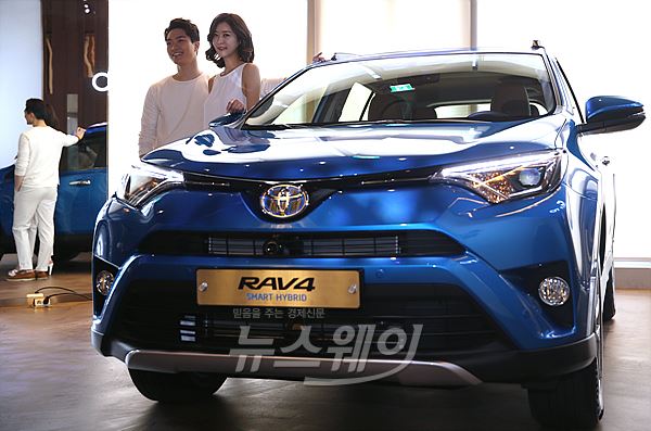 토요타 ‘2016 All New RAV4 Hybrid’. 사진=최신혜 기자 shchoi@newsway.co.kr