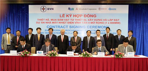 두산중공업은 10일(현지시간) 베트남 하노이에 위치한 베트남전력공사에서 6900억원 규모의 빈탄(Vinh Tan) 4 익스텐션 석탄화력발전소 건설공사의 계약체결 서명식을 가졌다. 사진=두산중공업 제공