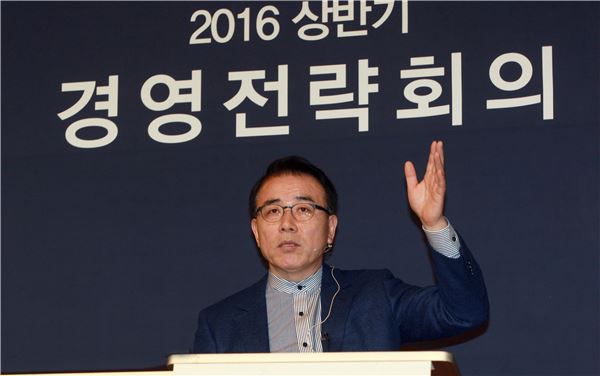 조용병 신한은행장 취임 1년···‘B.E.S.T’ 리더십 재조명 기사의 사진