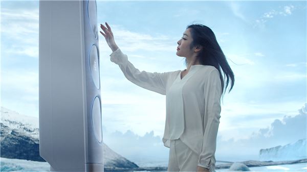삼성전자는 자사 홍보모델인 ‘피겨 여제’ 김연아가 출연한 무풍에어컨 Q9500 광고를 TV를 통해 방영한다. 사진은 해당 광고의 일부 장면. 사진=삼성전자 제공
