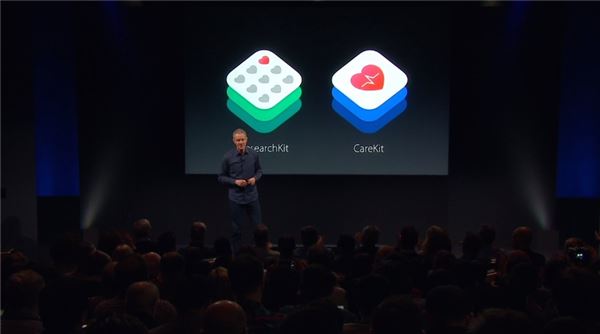 애플이 자사 iOS 운영체제 지원 기기 사용자들의 질병관리를 돕는 케어킷을 공개했다. 사진=애플 생중계 화면 캡처.